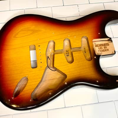 Allparts Stratocaster Body 4.0lbs 3 color sunburst image 4