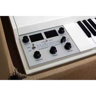 Mellotron M4000D 37-Note Digital Mellotron-Style Keyboard - White image 4