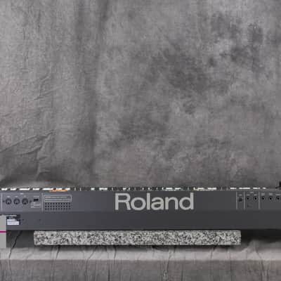 Roland JUNO-106 Programmable Polyphonic Synthesizer in Very Good condition image 12