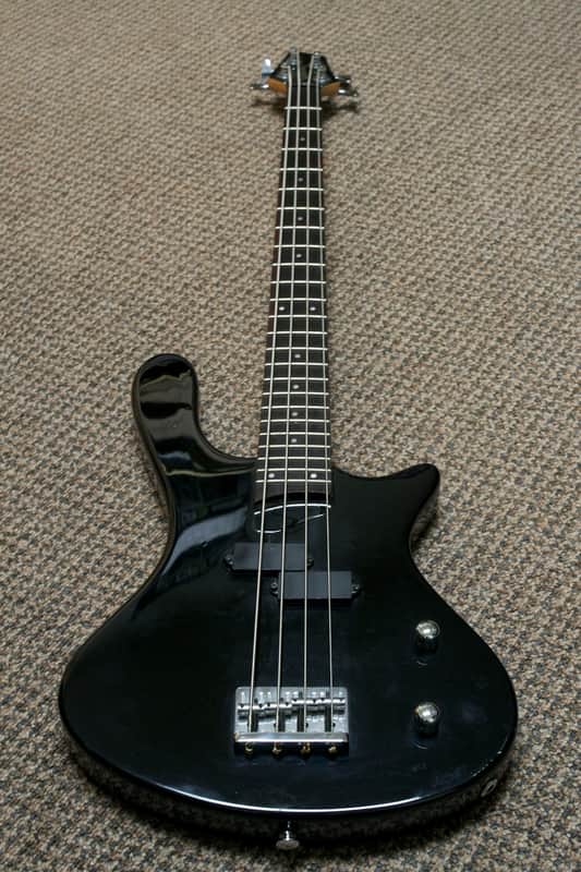 ベース Washburn T12 Washburn Taurus T12 Electric Bass Pack Black | Guitar Center