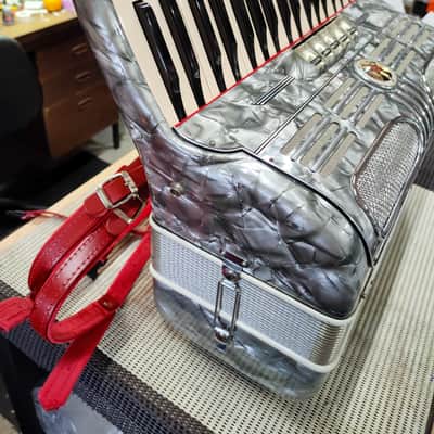 Soprani di Silvio Piano Accordion. Fully Refurbished, LMM, 41 KEYS/120 BASS, New Straps, New Case. image 3