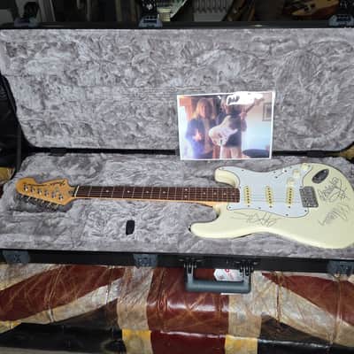 Fender Stratocaster Ex JUDAS PRIEST Artist Owned by K.K. Downing, band signed by KK, Rob Halford and Glenn Tipton. 1985 Vintage 80s guitar. Custom Shop strat flight case included image 9