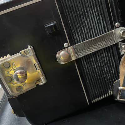 American Made 1930s RARE Wurlitzer Accordion Fully Functional W/Case image 12