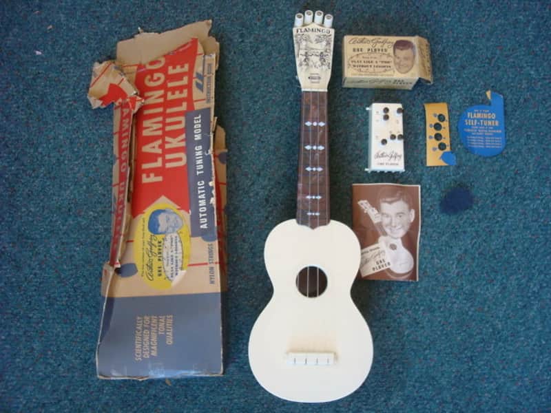 50s Flamingo Plastic Ukulele Set image 1