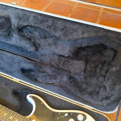 SKB Molded case for Carvin Bolt 2000’s - Black image 5