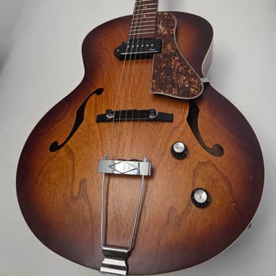 Godin 5th Avenue Kingpin 2010s - Cognac Burst image 2