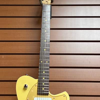 Reverend Charger H90 Wilkinson in Powder Yellow New Blem #1910 image 3