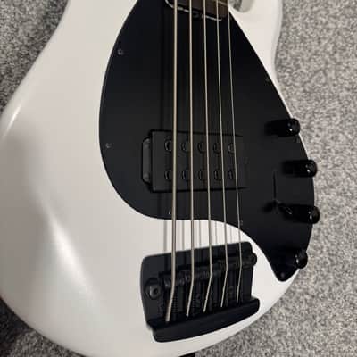 Ernie Ball Music Man StingRay5 H – Stealth Pearl / Ebony Board – Rare Finish image 5