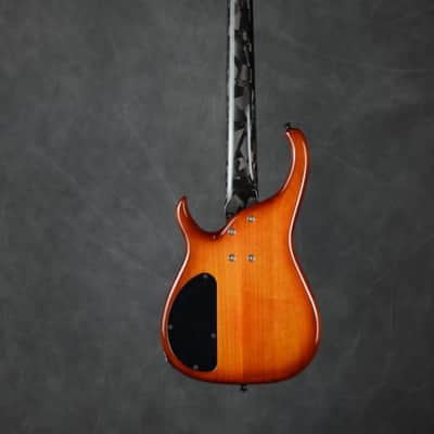 Modulus Quantum 5 with f-hole image 4