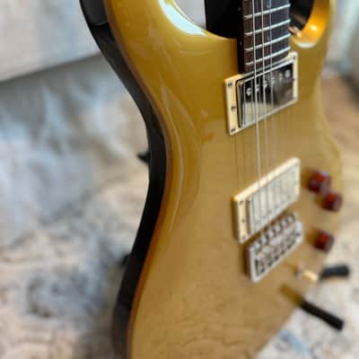 PRS SE DGT - Gold Top - MINT image 3