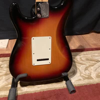 Fender American Deluxe Stratocaster with Rosewood Fretboard 2004 - 3-Color Sunburst image 4