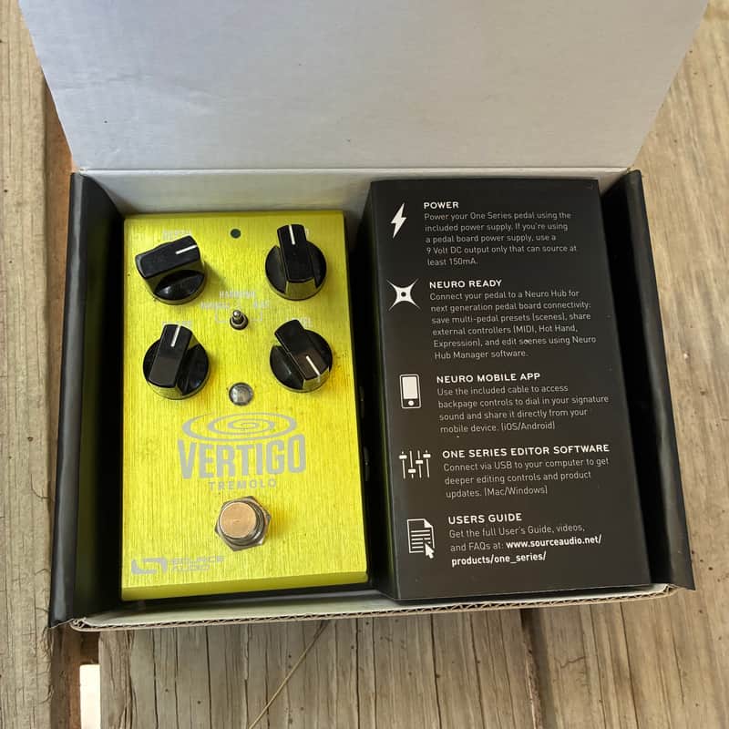 Source Audio Vertigo Tremolo electric guitar pedal with box 2010s - Green image 1