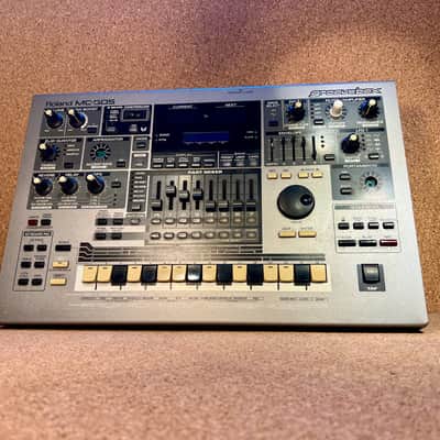Roland MC-505 Groovebox – Working but read detailed description