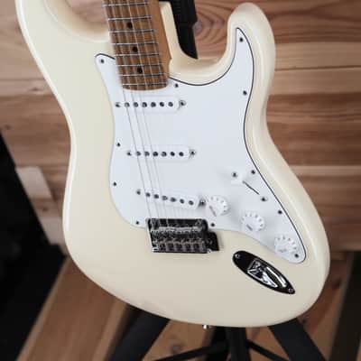 Fender Player II Limited Edition Stratocaster with Roasted Maple Neck 2025 - Present - Olympic White image 4