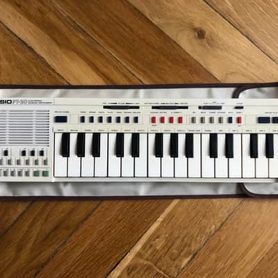 Casio PT-20 29-Key Mini Synthesizer 1980s - White