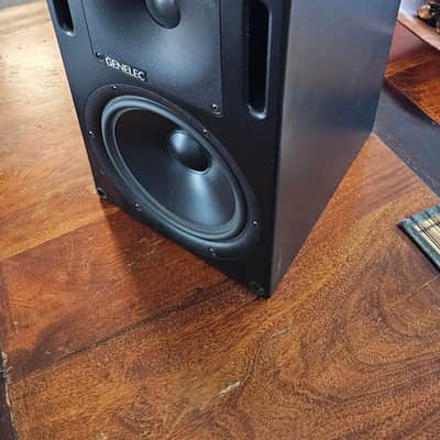 Genelec 1031A 8" Powered Nearfield Studio Monitor (Single) Black image 4