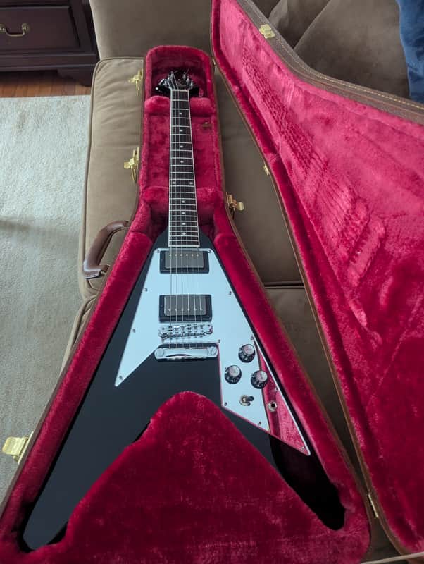 Gibson 70's Flying V Limited Edition 2022 - Black with mirror pickguard and case