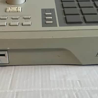 Akai MPC2000 MIDI Production Center 1997 - 2001 - Grey image 14