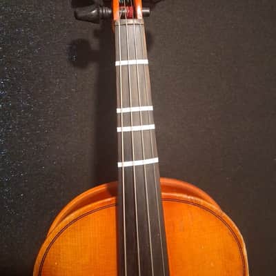 Suzuki 3/4 Violin w/case, bow, and rosin image 9