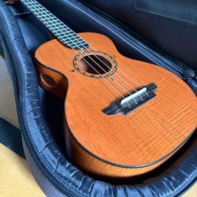 2011 Rick Turner Compass Rose Tenor Ukulele #259 – Figured Sycamore – Gold Gotoh Tuners – Gig Bag image 15