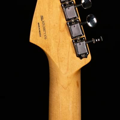 Fender Vintera '60s Stratocaster 3-Tone Sunburst-MX19035086 image 15