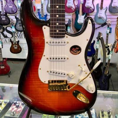 Fender 1996 50th Anniversary Stratocaster, Limited Edition, Sunburst 2389 of 2500 with Case - Pre Owned image 3