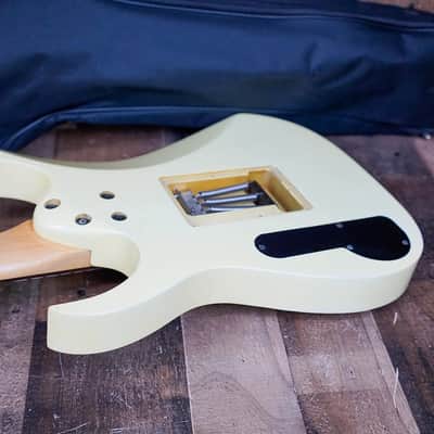 Ibanez PGM30-WH Paul Gilbert Signature with Lo TRS II Tremolo 1995 - 2002 - White image 23