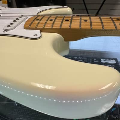 Fender Jimi Hendrix Artist Series Tribute Stratocaster 1997 - 2000 - Olympic White image 13