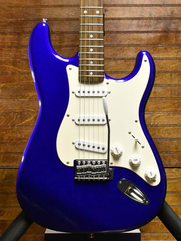Squier Stratocaster メタリックブルー Squier Affinity Stratocaster, Metallic Blue | Reverb