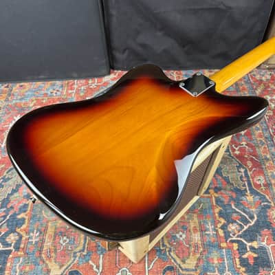 *Video* Fender Traditional II 60's Jaguar Alder 3 Tone Sunburst - 2017 image 5