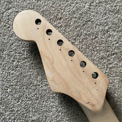 Black Strat Style Guitar Maple Wood Neck, 21 Frets Fingerboard image 4