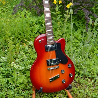 2000's DeArmond M65-C Guitar in a Cherry Sunburst finish, w/New Black Dunlop Straploks & New Black Garry Hardshell Case ~ Mint ! image 2