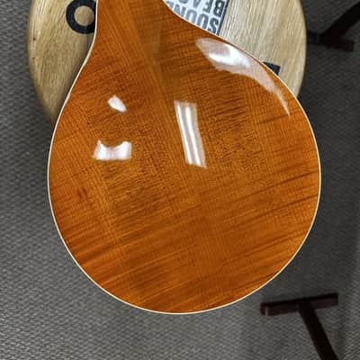 Kentucky KM-272 Deluxe Oval Hole A-Style Mandolin Transparent Amber w/ Case image 4