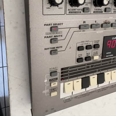 Roland MC-303 Groovebox 1990 - 1998 - Silver image 2