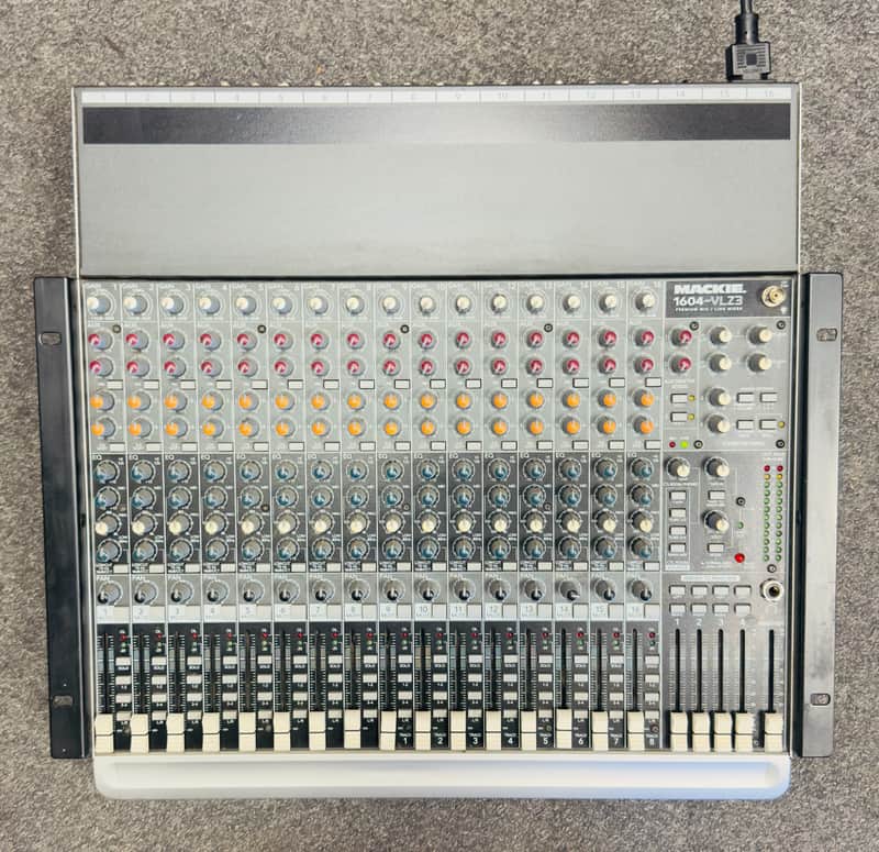 Mackie 1604-VLZ3 16-Channel Mic / Line Mixer image 1