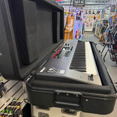 Roland FANTOM-08 Synthesizer Workstation 88 Key Keyboard with Gator Case - Pre Owned image 8