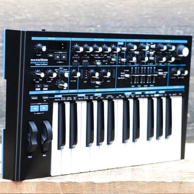 Novation Bass Station II Paraphonic Analogue Synthesizer 25-Note Keyboard w/Box image 3