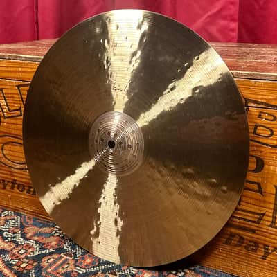 16" Paiste Signature Traditionals Thin Crash Cymbal 962g *Video* image 2