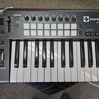 Novation Launchkey 25 MKII MIDI Keyboard Controller 2015 - 2020 - Black