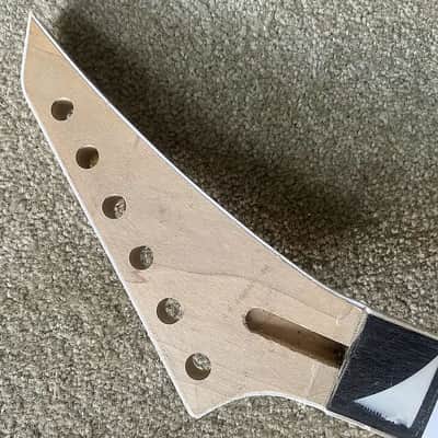 Maple Wood Electric Guitar Maple Neck, Rosewood 24 Frets Fingerboard image 2
