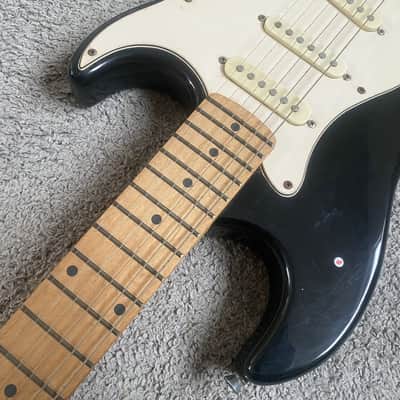 Silvertone Silvertone SSS Electric Guitar, Basswood Body and Maple Neck - Black image 14