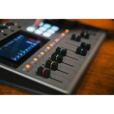 Zoom PodTrak P8 Portable Multitrack Podcast Recorder image 7
