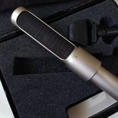 AEA Nuvo N22 - Active Near-field Ribbon Microphone - boxed with accessories image 5