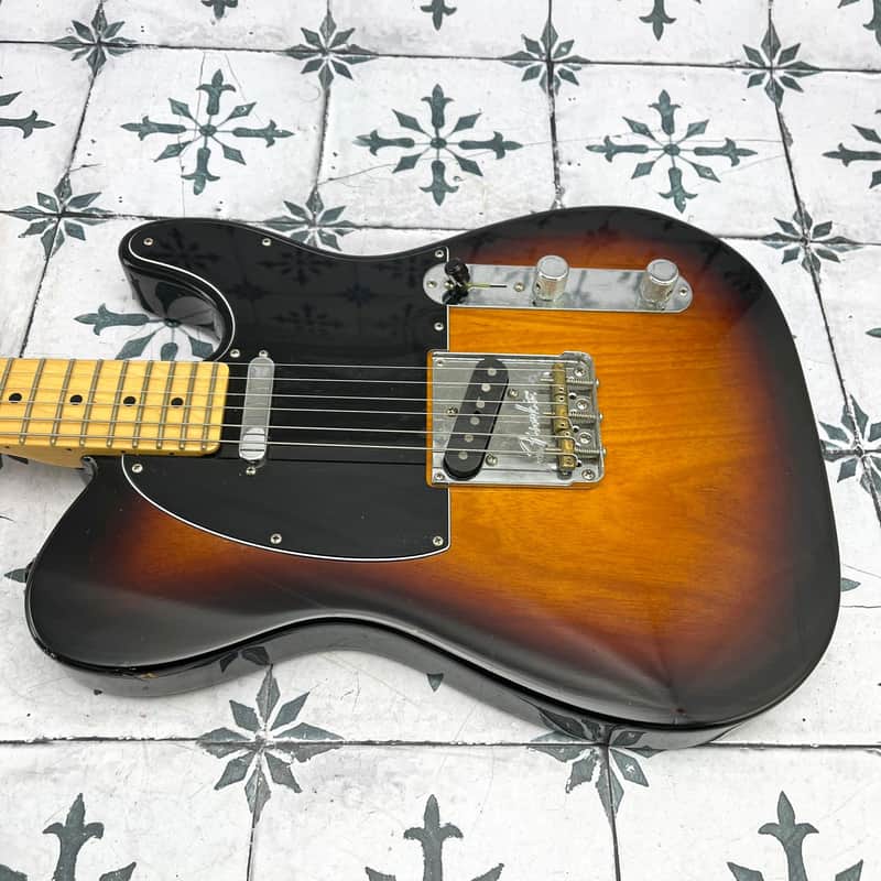 Fender American Professional Telecaster with Maple Fretboard • 3-Color Sunburst • 2016 • 7.1 lb