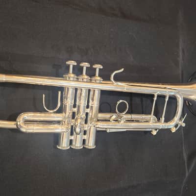 Vincent Bach Stradivarius Model 37 1983-84 - Silver image 2