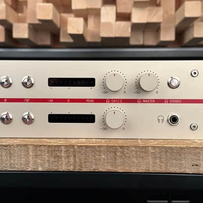 Neumann V 402 Dual Channel Microphone Preamp. MINT V402 image 4
