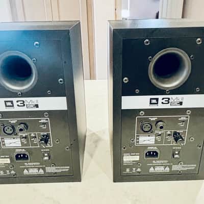 Pair of JBL 305P MkII 2-Way 5" Active Nearfield Studio Monitors (Pair) 2010s - Black image 2