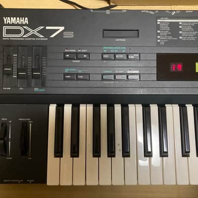 Yamaha DX7S Programmable Algorithm Synthesizer 1983 - 1987 - Black
