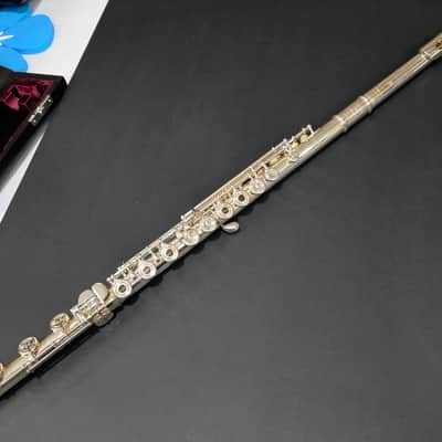 Yamaha YFL-687H Professional Flute - Reconditioned image 15