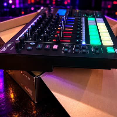 Roland MC-707 Groovebox + Decksaver + Original Box & Accessories - Excellent image 8